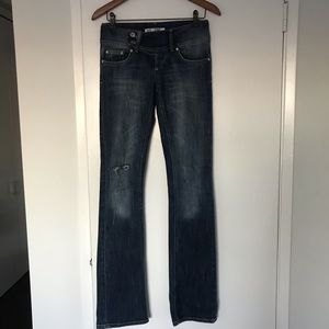 Low Cut - Long Legs Blue Jeans